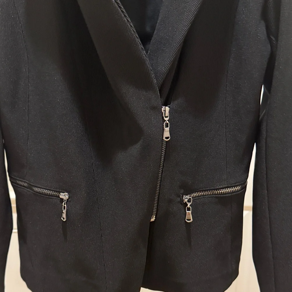 GDG Actuel Black Women's Blazer with Zipper Accents - Picture 3 of 7